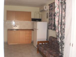 A kitchen or kitchenette at Zavrakli