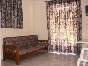A seating area at Zavrakli