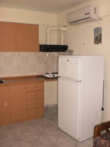 A kitchen or kitchenette at Zavrakli Még 37 kép