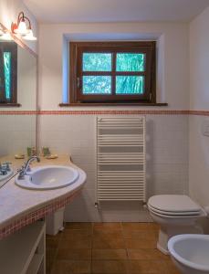 Ett badrum på Rustico del Conero