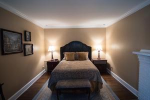 a bedroom with a bed and a dresser at Stafford House Bed & Breakfast in Fairfax