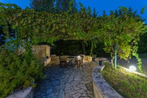 Gallery image of Eleni Studios & Apartments in Alykes