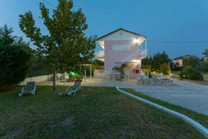Gallery image of Eleni Studios & Apartments in Alykes