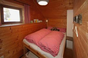 Posteľ alebo postele v izbe v ubytovaní Falkert-Hütte „Beim Almöhi"