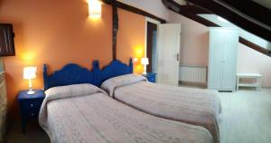 A bed or beds in a room at Apartamentos El Majuelo