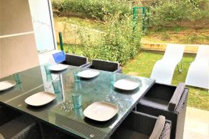 Zahrada ubytování Centre Juan les Pins 1 bedroom with AC, swimming pool and parking