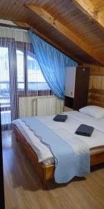 Ein Bett oder Betten in einem Zimmer der Unterkunft Апартаменти "У Кузьмича" 1