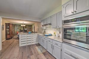 Fotografie z fotogalerie ubytování Calvert City Home, 8 Miles to Kentucky Lake! v destinaci Calvert City + 24 fotografií