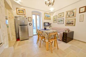 A kitchen or kitchenette at Ostuni Guest House