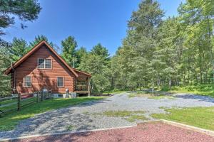 Gallery image of Palmerton Cabin with Game Room about 5 Mi to Blue Mtn in Palmerton