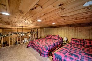 Photo de la galerie de l'établissement The Bovard Lodge Rustic Cabin Near Ohio River!, à Florence