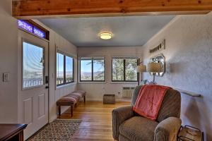 Prescott Cabin with Deck and Mtn Views 4 Mi Downtown!