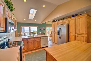 Gallery image of Large Family Home with Deck and Yard on Lake Huron in Deckerville