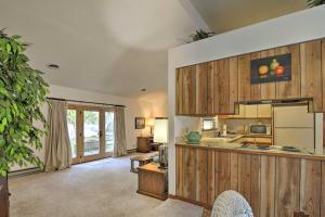 Foto dalla galleria di Quintessential Lake George House with BBQ and Fire Pit a West Branch