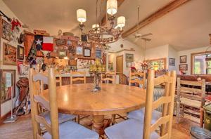 Gallery image of Riverfront Getaway with Treehouse, Fire Pit and Deck! in Mammoth Spring