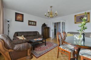 Predel za sedenje v nastanitvi Medicover Wilanow P&O Serviced Apartments