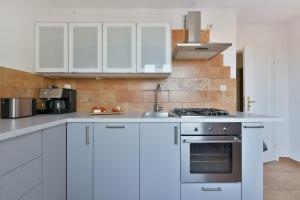 Kuchyňa alebo kuchynka v ubytovaní Medicover Wilanow P&O Serviced Apartments