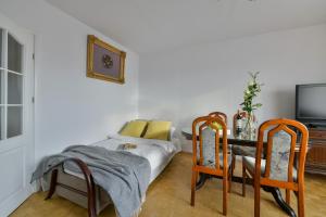 Televízia a/alebo spoločenská miestnosť v ubytovaní Medicover Wilanow P&O Serviced Apartments
