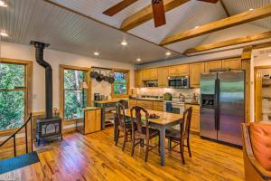 Gallery image of Boathouse, Sunroom and Decks Lake Lure Cottage in Lake Lure