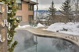 Imagen de la galería de Ski Lovers Studio with Easy Pool and Hot Tub Access!, en Snowmass Village