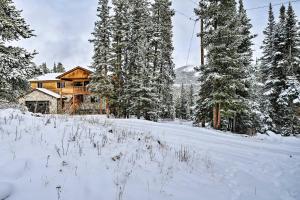 Secluded Alpine Home in Alma with Mountain Views! v zimě