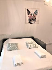Postel nebo postele na pokoji v ubytování Centre Juan les Pins 1 bedroom with AC, swimming pool and parking