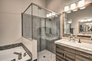 Ένα μπάνιο στο Modern Townhome with Mtn Views Less Than 7 Mi to Ski Resorts +19 φωτογραφίες