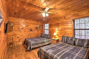 Gallery image of Starstruck Cabin with Spa 4 Mi to Broken Bow Lake! in Stephens Gap