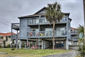 默特爾海灘的住宿－Breezy Murrells Inlet Condo with Deck Walk to Beach，相簿中的一張相片