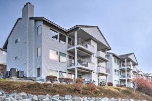 Gallery image of Chic Chelan Condo with Balcony, Walk to Lake and Dtwn! in Chelan
