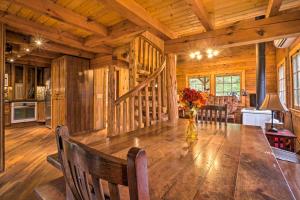 Galeriebild der Unterkunft Scenic Log Cabin with Fire Pit and Stocked Creek! in Titusville