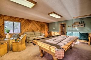 Gallery image of Year-Round Big Bear Mtn Lodge - Hike, Ski, Fish! in Big Bear Lake