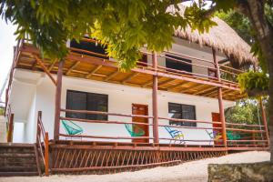 Balkón nebo terasa v ubytování Royal Palm Bacalar Cabañas & Lagoon Club