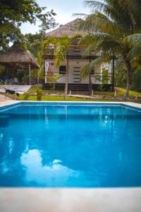 Bazén v ubytování Royal Palm Bacalar Cabañas & Lagoon Club nebo v jeho okolí