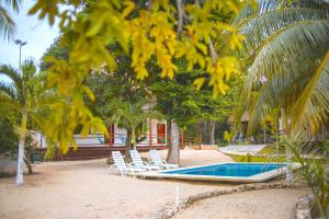 Bazén v ubytování Royal Palm Bacalar Cabañas & Lagoon Club nebo v jeho okolí