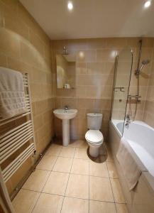 Stylish flat in central Tenby + parking & balcony