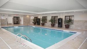 a large swimming pool in a hotel at Staybridge Suites Auburn Hills, an IHG Hotel in Auburn Hills