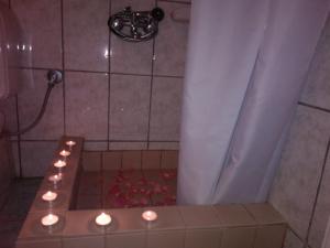 Kúpeľňa v ubytovaní Guesthouse Rousis + 37 fotografií