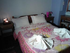 Postel nebo postele na pokoji v ubytování Guesthouse Rousis