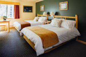 Ένα ή περισσότερα κρεβάτια σε δωμάτιο στο Seward Windsong Lodge