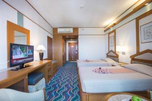 TV a/nebo společenská místnost v ubytování Asia Cha-am Hotel
