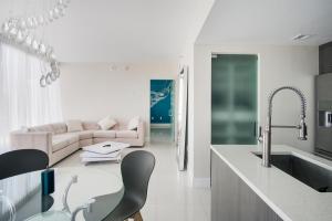 NEW!!! W Brickell Miami- ICON DELUXE LOUNGE with 2 masters