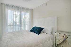 Katil atau katil-katil dalam bilik di NEW!!! W Brickell Miami- ICON DELUXE LOUNGE with 2 masters +13 gambar