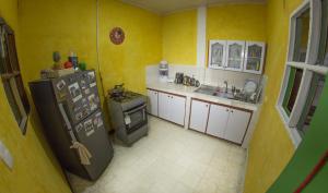 Kuchyň nebo kuchyňský kout v ubytování Kimaná Hostal