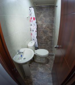 Koupelna v ubytování Kimaná Hostal