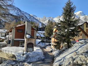 En generel udsigt til bjerge eller udsigt til bjerge taget fra lejligheden + 15 billeder