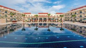 Bazén v ubytování Sokha Palace Siem Reap Hotel nebo v jeho okolí