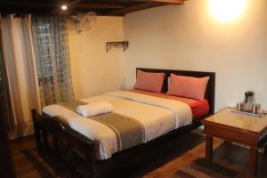 Postel nebo postele na pokoji v ubytování Coorg North Breeze Homestay