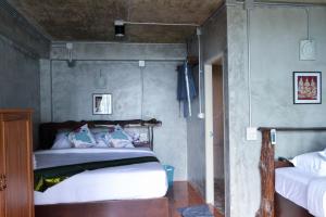 Postel nebo postele na pokoji v ubytování Baan Tubkaek Hotel