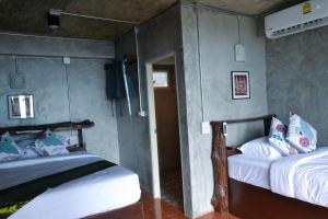 Postel nebo postele na pokoji v ubytování Baan Tubkaek Hotel